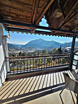 Suite Room with Lake View | View from property