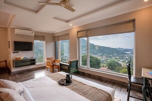 奢华客房, 山景 | 笔记本电脑工作区、折叠床/加床（额外收费）、免费 WiFi、轮椅无障碍