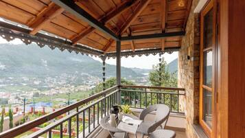 Super Deluxe Room with Lake View | Balcony view