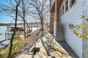 Outdoor dining - Boat Dock & Views: Stunning Lake Coronado Gem! (Hot Springs Village)