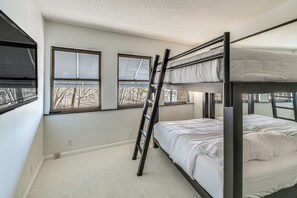 3 bedrooms, desk, iron/ironing board, travel cot - Boat Dock & Views: Stunning Lake Coronado Gem! (Hot Springs Village)