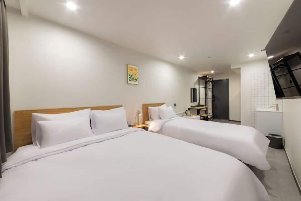 Free WiFi, bed sheets