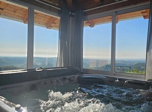 Villa (Three Bedorom Villa with Outdoor Swim) | Indoor spa tub