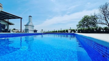Villa (Three Bedorom Villa with Outdoor Swim) | Kolam renang terbuka | Kolam renang terbuka bermusim, payung kolam, kerusi lepak pantai