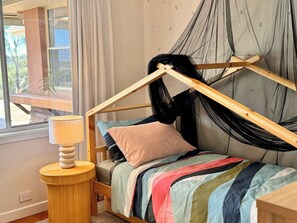4 habitaciones, escritorio, tabla de planchar con plancha y wifi