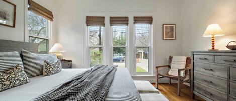 2 habitaciones, tabla de planchar con plancha, cuna de viaje y wifi