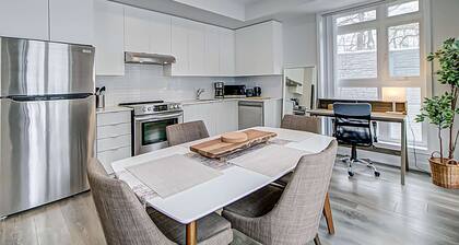 Spacious 3 Bedroom 3 BA near Yorkdale Mall