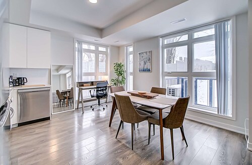 Spacious 3 Bedroom 3 BA near Yorkdale Mall