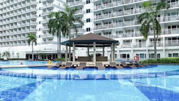 Seasonal outdoor pool