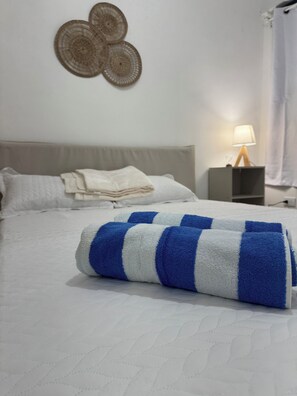 2 chambres, fer et planche à repasser, Wi-Fi, draps fournis