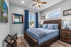 4 bedrooms, desk, iron/ironing board, travel cot - Southern Exposure l Mins to DNTN & Beach (St. Augustine)