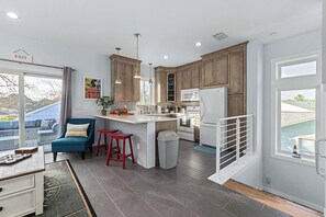 Fridge, microwave, oven, stovetop - Southern Exposure l Mins to DNTN & Beach (St. Augustine)