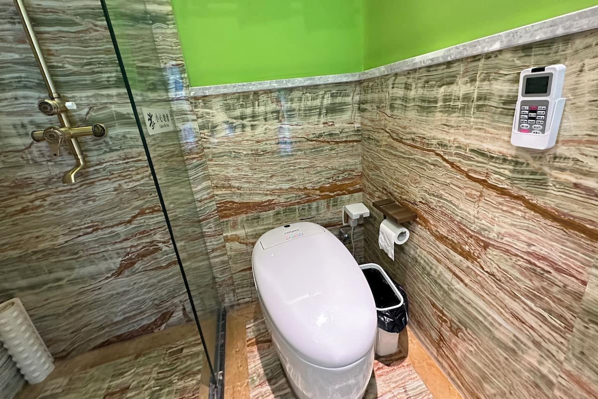 Superior-Doppelzimmer | Badezimmer | Dusche, kostenlose Toilettenartikel, Haartrockner, Hausschuhe