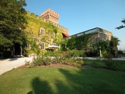 CASTELLO LEOPOLDO - Twelve Bedroom Villa, Sleeps 28