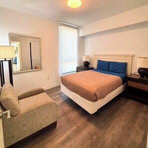 2 slaapkamers, een bureau, een strijkplank/strijkijzer, gratis wifi