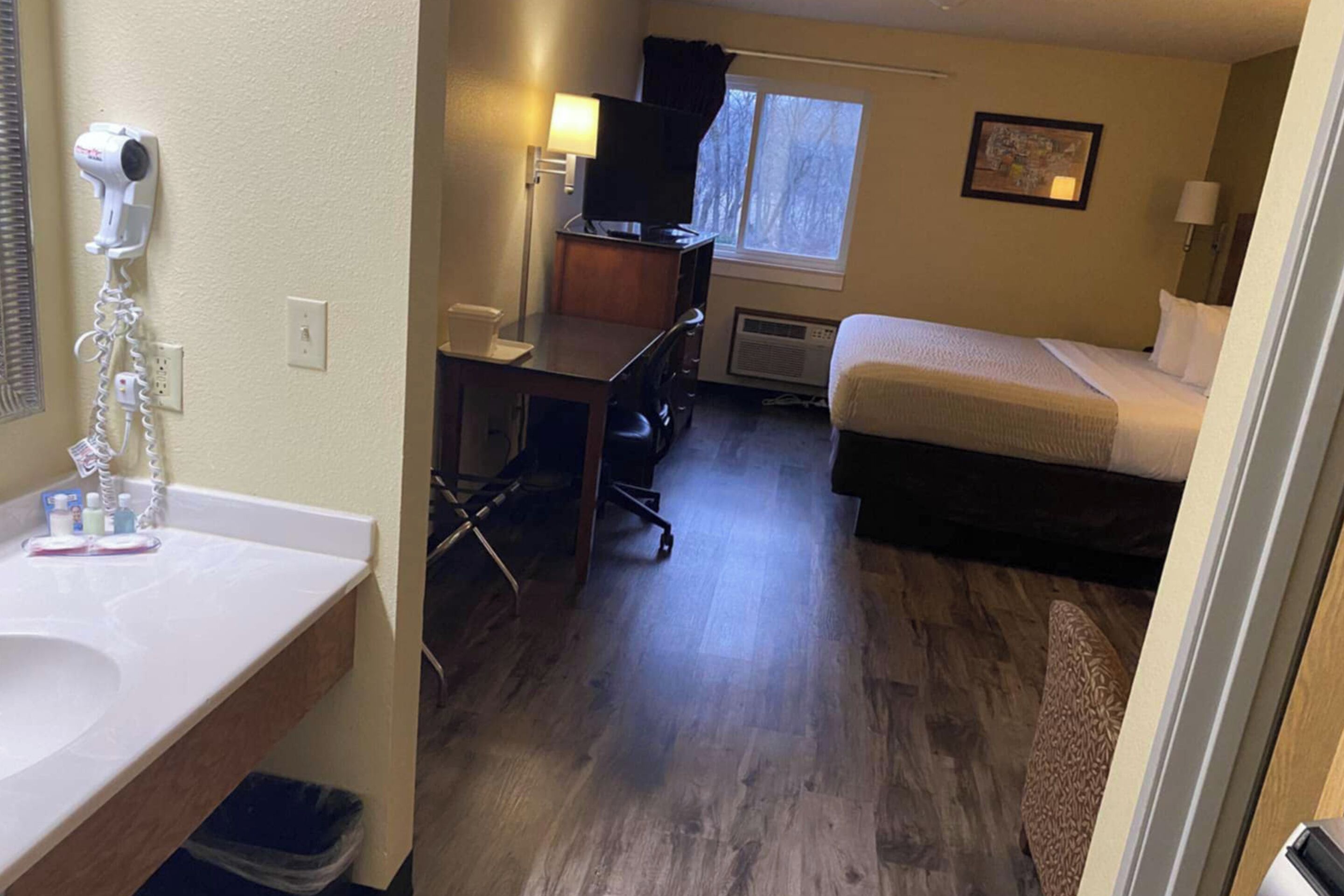 1 bedroom, bed sheets