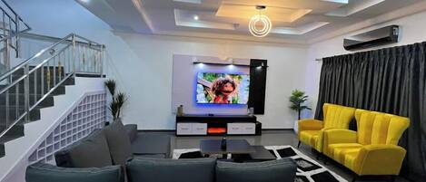 Appartement Économique, balcon, vue ville | Coin séjour