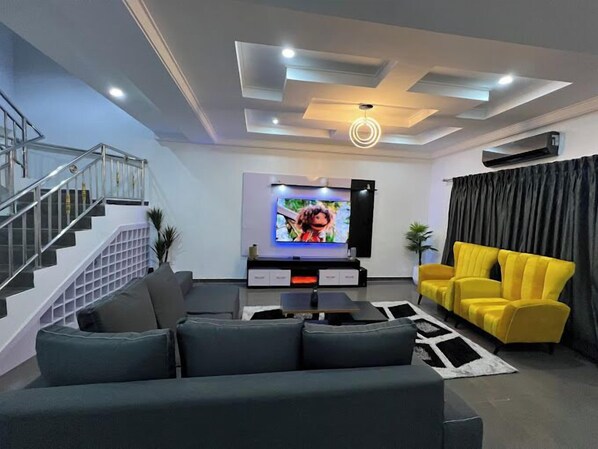 Economy Apartment, Balcony, City View | Living area