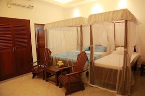 6 bedrooms, iron/ironing board, WiFi, bed sheets