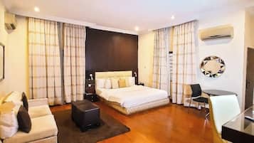 Standard-Apartment, Balkon, Stadtblick | 1 Schlafzimmer, Schreibtisch, laptopgeeigneter Arbeitsplatz