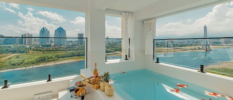 Luxury Suite | Bathroom | Separate bathtub and shower, hair dryer, slippers, towels