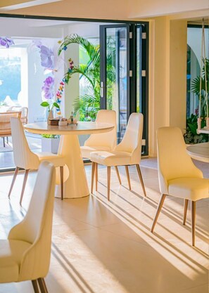 Tägliches inbegriffenes Frühstücksbuffet