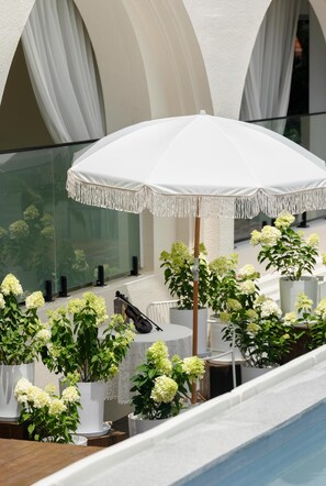 Indoor pool, outdoor pool, free cabanas, sun loungers