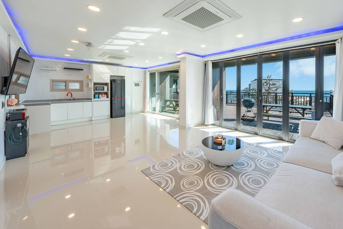 Rom – basic, 2 soverom (Room 103(Ocean View/Pool Villa)) | 1 soverom og wi-fi (inkludert)