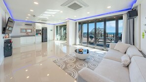 Basic Room, 2 Bedrooms (Room 103(Ocean View/Pool Villa)) | 1 bedroom, free WiFi - Pohang Blue Hill Pension (Pohang)