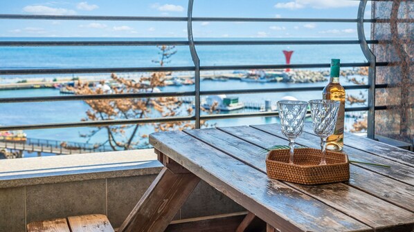 Basic-Zimmer, 1 Schlafzimmer (Room 205 (Ocean View/Pool Villa)) | 1 Schlafzimmer, kostenloses WLAN