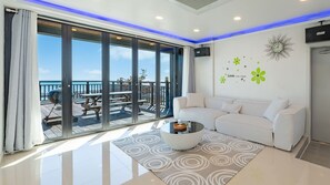 Basic Room, 2 Bedrooms (Room 103(Ocean View/Pool Villa)) - Pohang Blue Hill Pension (Pohang)