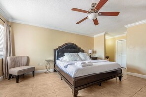 3 slaapkamers, een strijkplank/strijkijzer, wifi, beddengoed