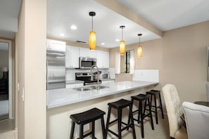 Fridge, microwave, oven, dishwasher - Iconic Shadow Mountain Resort | Tennis | Celebrity playground with stunning views & prime location! (Palm Desert)