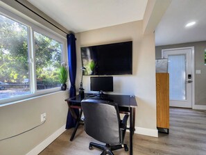 Interior - Charming 1 bedroom apartment near downtown La Mesa with great outdoor space (La Mesa)