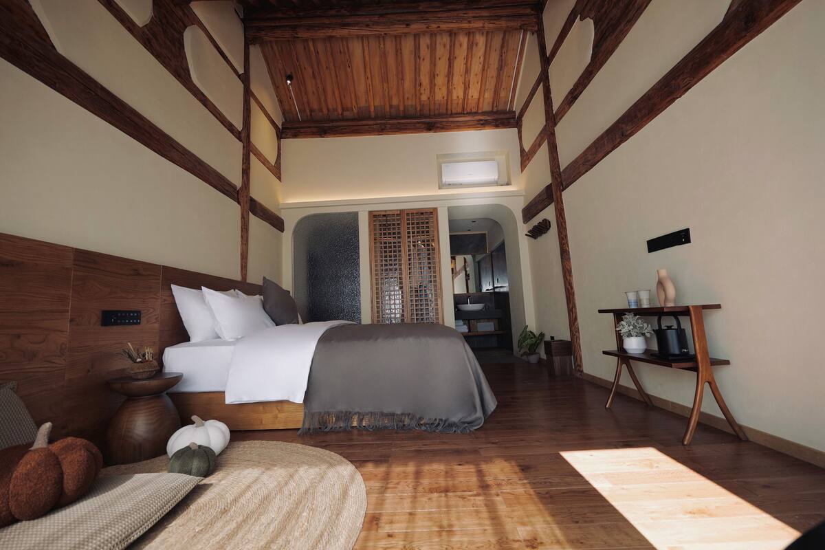 Kamar Double Standar | Wi-Fi gratis dan seprai linen