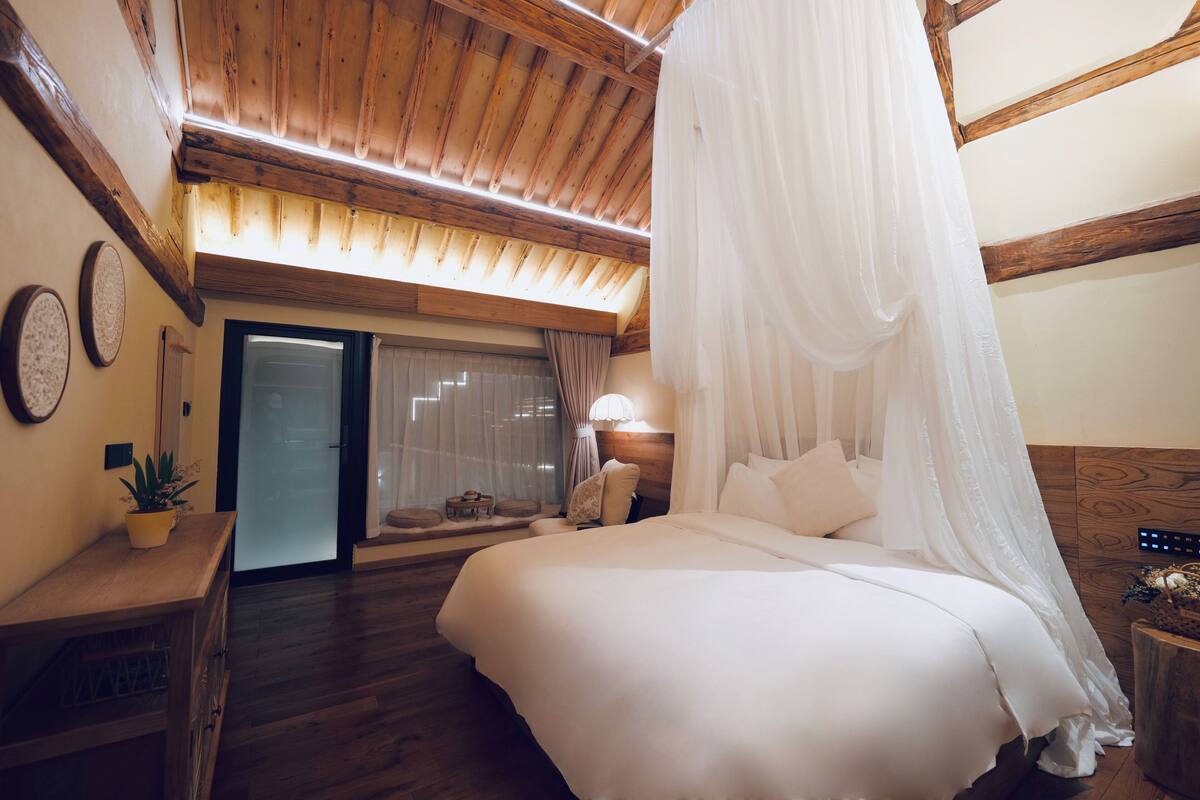 Kamar Double Romantis | Wi-Fi gratis dan seprai linen