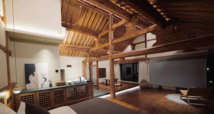 Leisure Courtyard Seascape Designer Hotel-Free one-way airport transport for check in three consecutive nights