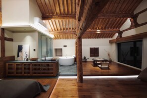 Signature Double Room | Free WiFi, bed sheets - Leisure Courtyard Seascape Designer Hotel-Free one-way airport transport for check in three consecutive nights (Dali)