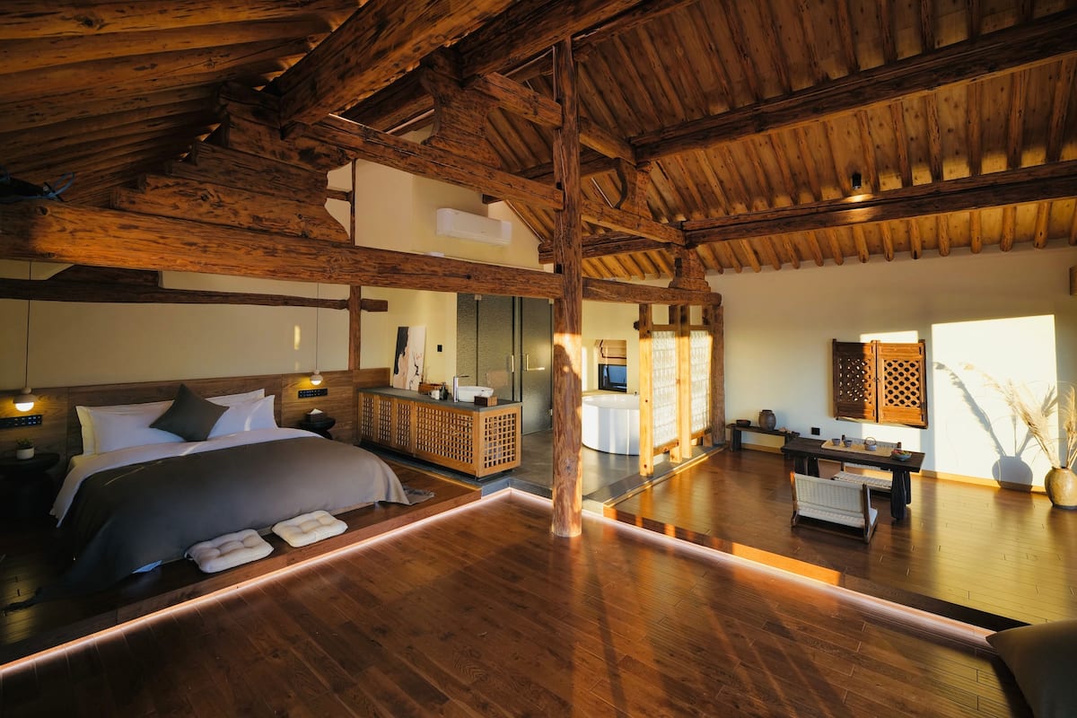 Signature Double Room | Free WiFi, bed sheets