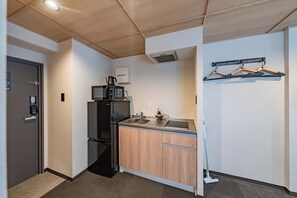 Quadruple Room, 2 Double Beds, Non Smoking | Private kitchen - Apartment hotel 11 Yasaka (Kyoto)