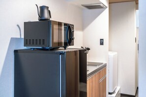 Twin Room, 2 Double Beds, Non Smoking | Private kitchen | Fridge, microwave - Apartment hotel 11 Yasaka (Kyoto)