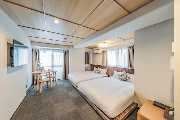 Quadruple Room, 2 Double Beds, Non Smoking