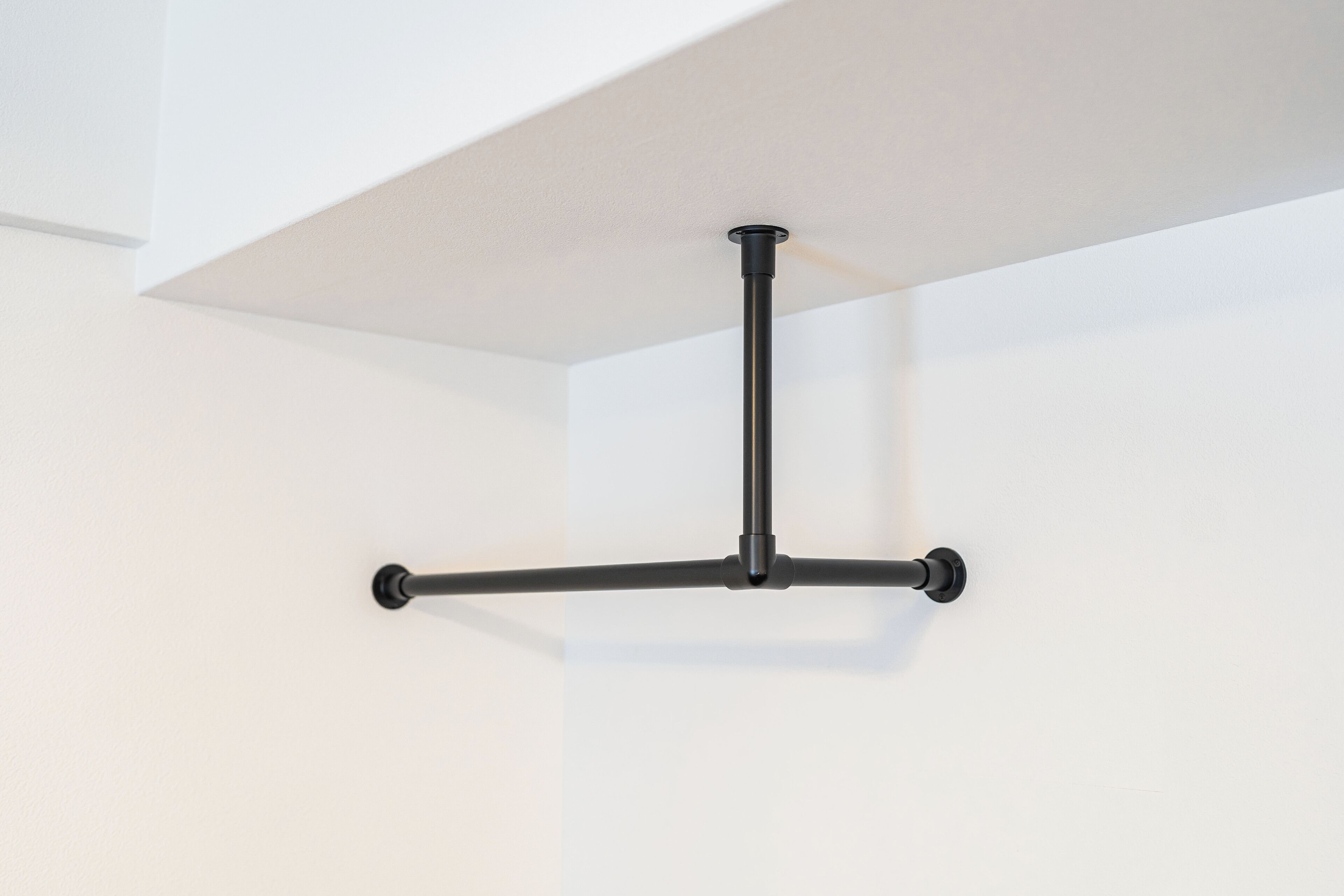 A ceiling-mounted pull bar.