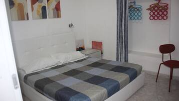 2 Schlafzimmer, Reisekinderbett, WLAN, BettwÀsche