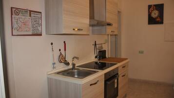 Réfrigérateur, four, plaque de cuisson