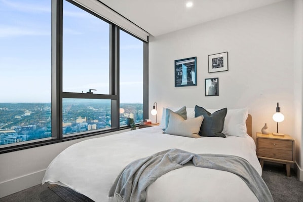 2 habitaciones, escritorio, tabla de planchar con plancha y wifi gratis