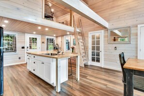 Suíte | 3 quartos, acesso à internet de alta velocidade