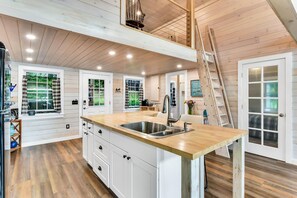 Suíte | 3 quartos, acesso à internet de alta velocidade