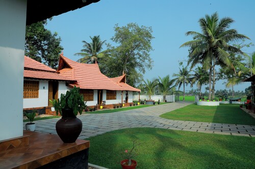 3-bedroom resort in phenomenal Kuttanad Taluk with WiFi, AC