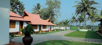 3-bedroom resort in phenomenal Kuttanad Taluk with WiFi, AC